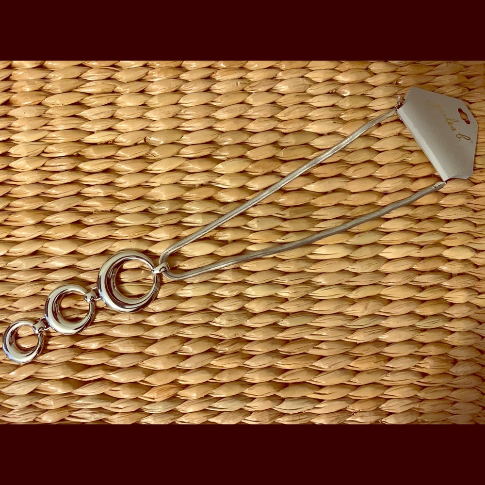 NWT Jules B Silver 3 Ring Pendant Drop Necklace